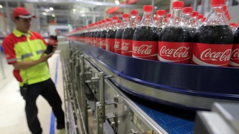 A empresa Coca-Cola terá que indenizar consumidor