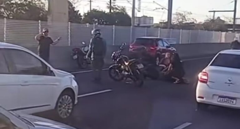 Motociclista fica ferido após acidente na BR-116