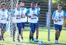 foto do treino do grêmio antes de jogar hoje contra o botafogo; saiba como assistir ao jogo