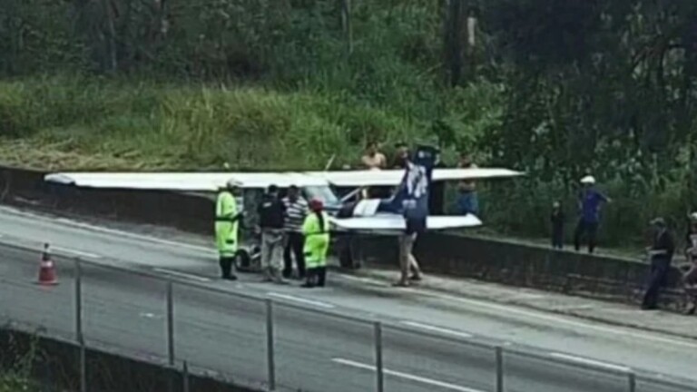 O avião que teve pane na BR-116