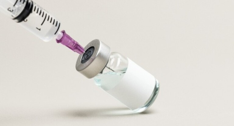 Brasil vai produzir vacina contra bronquiolite e remédio para esclerose múltipla no SUS