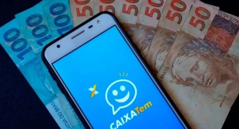 foto do aplicativo do caixa tem com notas de dinheiro