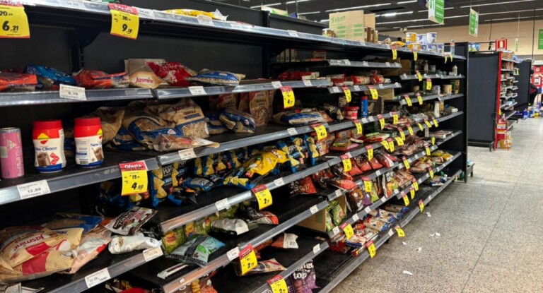 na foto, liquidação no carrefour