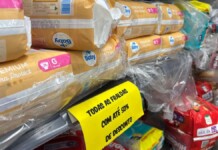 na foto, liquidação do carrefour