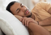 O que acontece com seu corpo se você tirar um cochilo depois do almoço?
