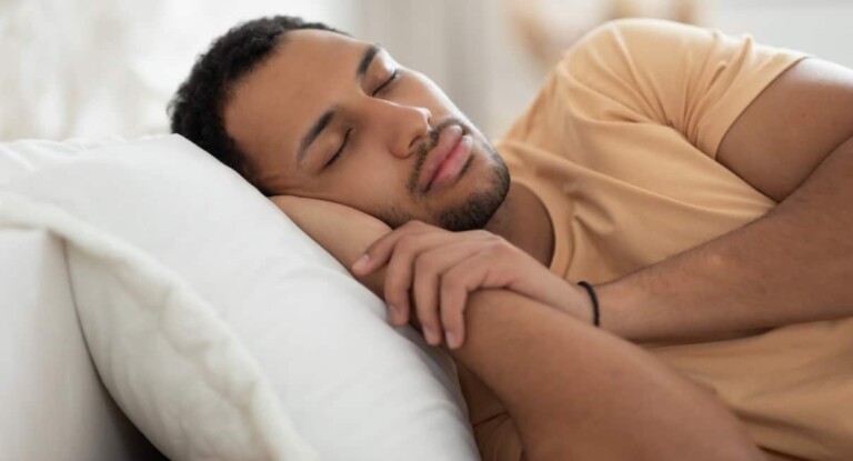 O que acontece com seu corpo se você tirar um cochilo depois do almoço?