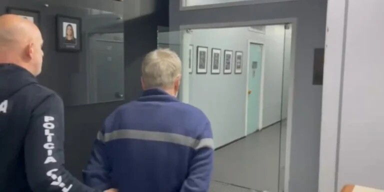 homem que foi preso após colocar corpo de mulher na rodoviária em porto alegre