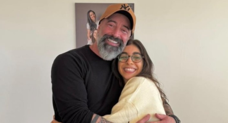 foto do humorista cris pereira com a filha mais velha