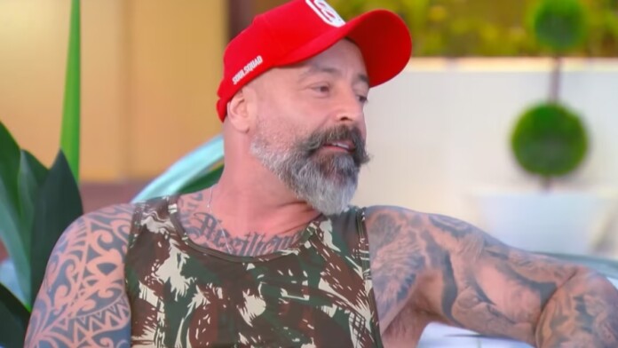 O humorista Cris Pereira