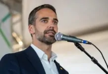 O governador Eduardo Leite