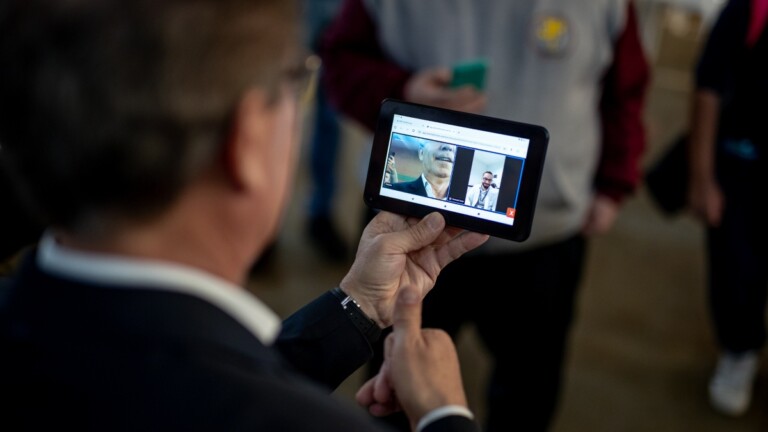 Na foto, estudantes teram telemedicinas nas escolas municipais em Canoas