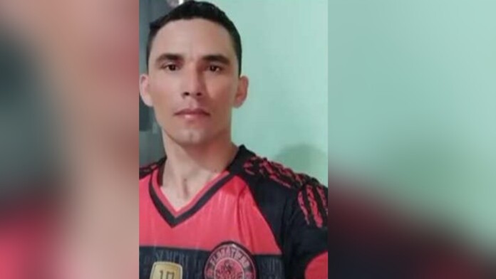 Na foto, o goleiro que morreu após defender penalti