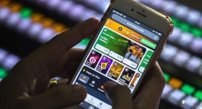 Governo bloqueia uso do Bolsa Família e BPC em apostas online até o fim de 2025
