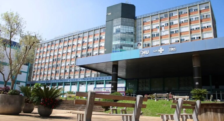 foto do hospital universitário de canoas
