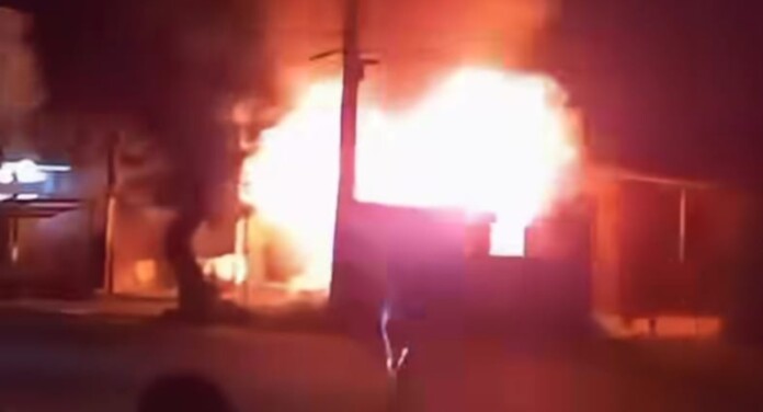 Canoas: briga de casal termina em casa destruída por incêndio