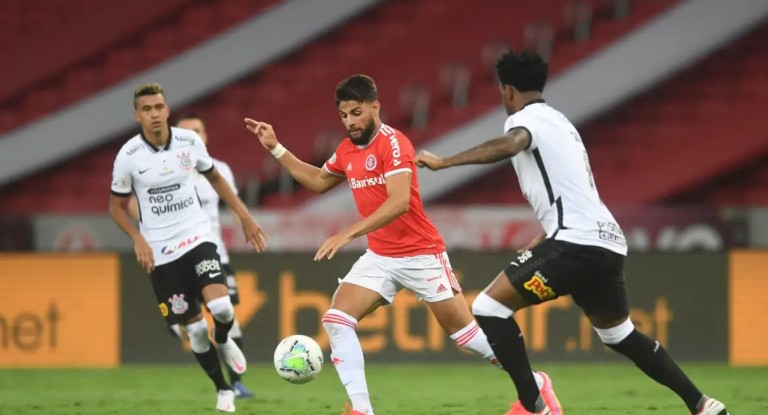 na foto, jogo entre inter e corithians