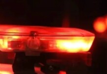 Policiais na ocorrência da jovem esfaqueada