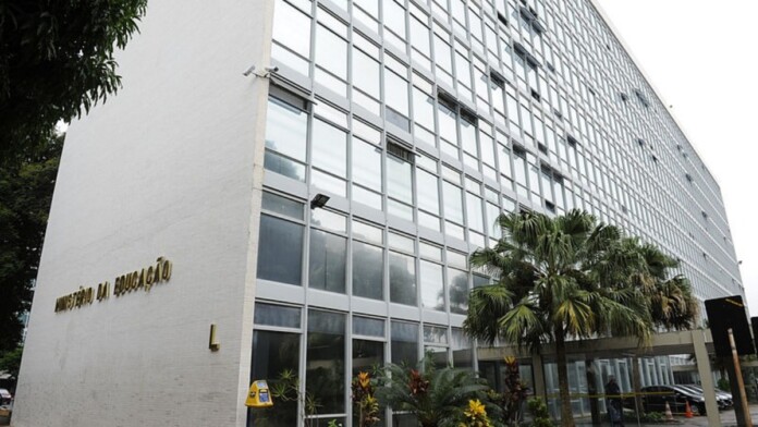 Mec oferece cursos em ead