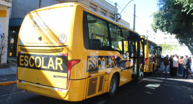 foto dos novos ônibus escolares de canoas