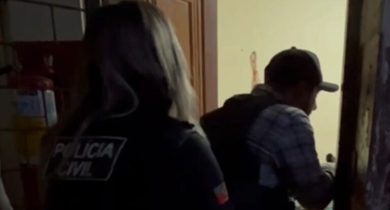 na foto, policiais fazem a operação miragem em Canoas