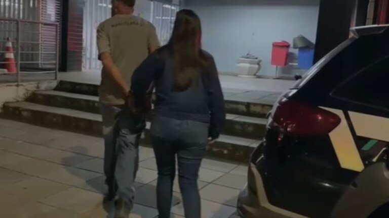 A policia civil de canoas fazendo a prisão do criminoso