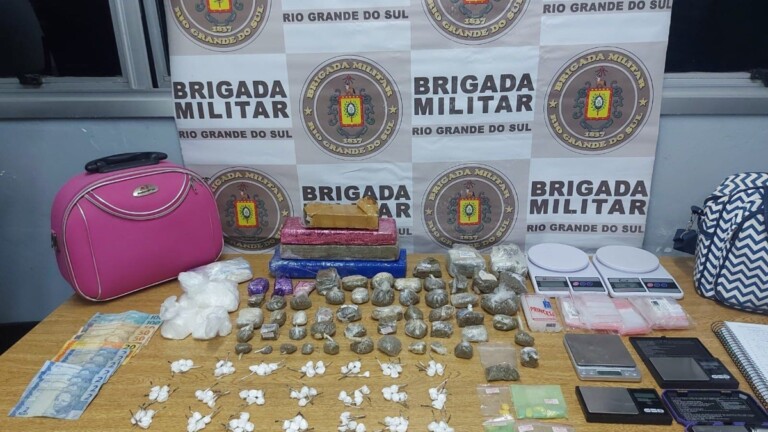Policiais prendem mulher vendendo drogas em Canoas