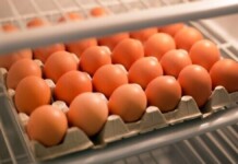 Quanto tempo os ovos pode ficar fora da geladeira sem estragar?