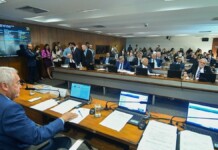 Na foto, o senado aprova fim de reeleição