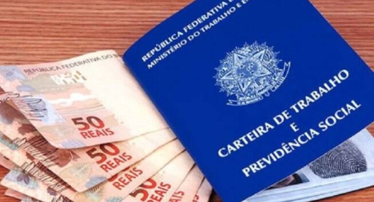 Trabalhou com carteira assinada em 2023? Você pode ter dinheiro para sacar em 2025