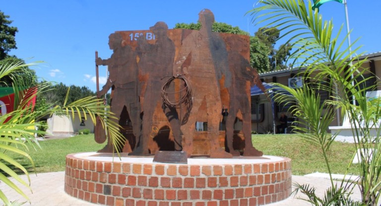 na foto, 15° bpm canoas