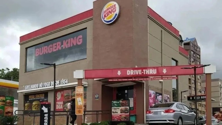Burger King dá hambúrguer grátis para quem levar boleto pago no Halloween; saiba mais