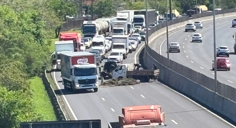 foto do acidente na br-116 em canoas