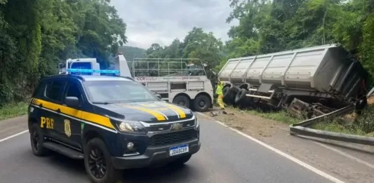 Acidente entre carros e caminhões causa morte e bloqueia a BR-386 em Marques de Souza na foto, acidente BR-386 em Marques de Souza