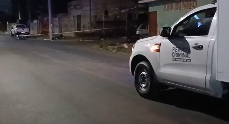 na foto, acidente de trânsito canoas