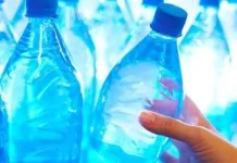 Homem sofre intoxicação após beber água mineral contaminada