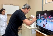 Aluna da Ulbra Canoas usa realidade virtual para tratar pacientes com Parkinson