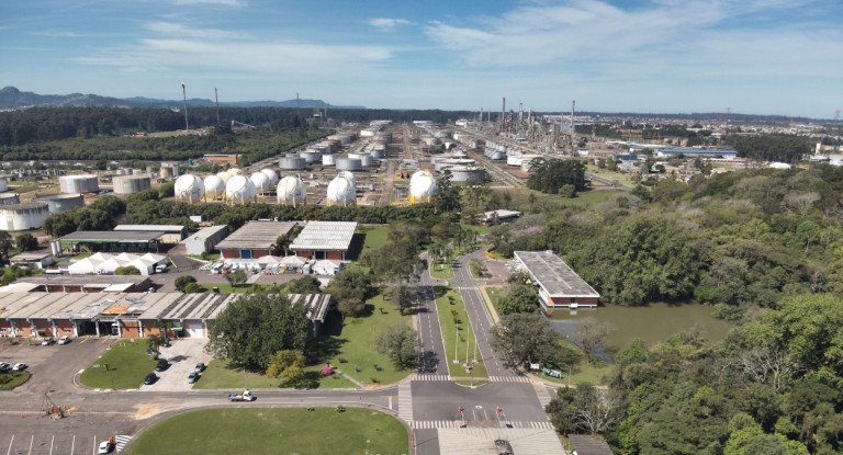 “Arde os olhos e sufoca” moradores denunciam mau cheiro vindo da Petrobras