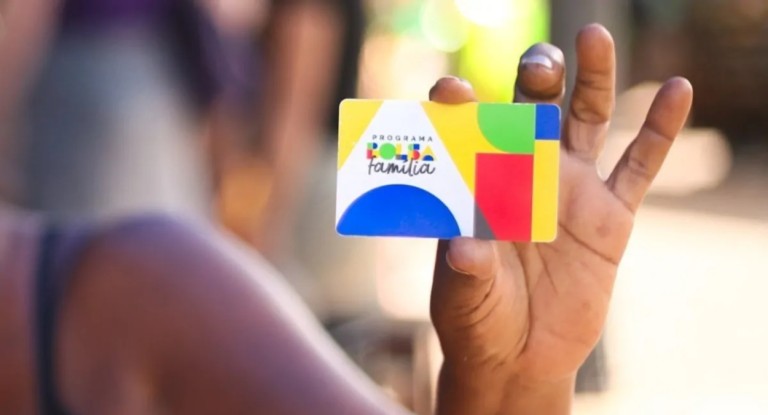 foto de um cartão do bolsa família