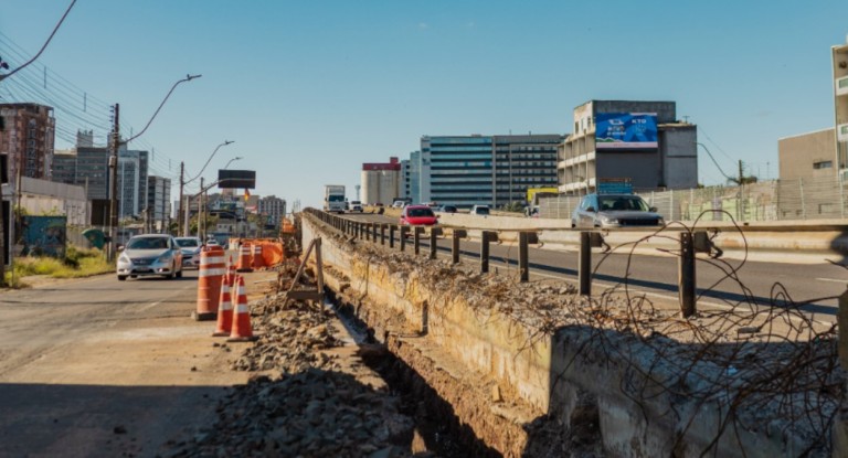 na foto, bloqueio BR-116 Canoas