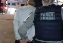 na foto, brigada militar prende ladrão em Canoas