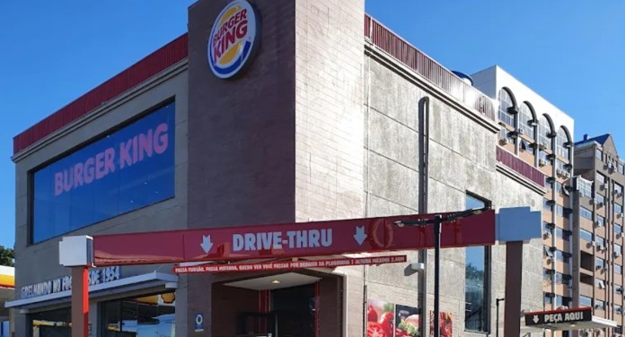 “Mostre o boleto e ganhe lanche”: Burger King faz ação ousada no Halloween “Mostre o boleto e ganhe lanche”: Burger King faz ação ousada no Halloween