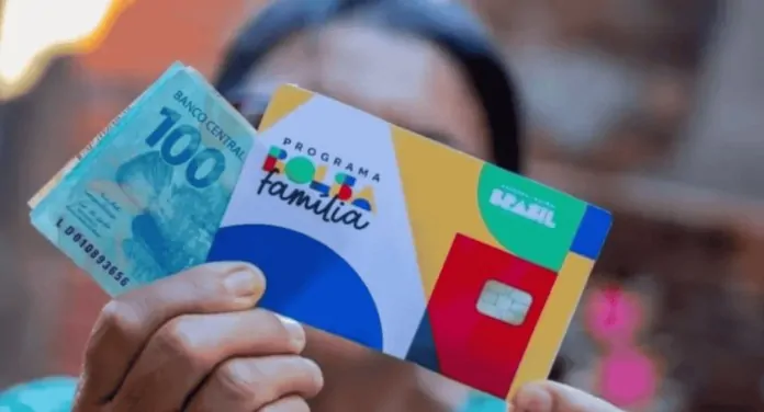 na foto, calendario bolsa família