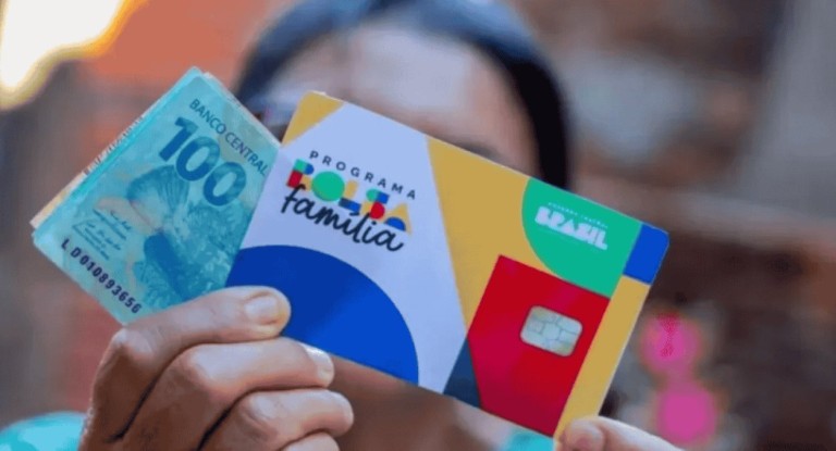 na foto, calendario bolsa família