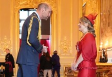 Cantora canoense recebe condecoração do Príncipe Gales William