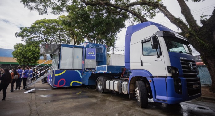 Carreta Digital oferece curso de robótica gratuito para jovens em Canoas Carreta Digital oferece curso de robótica gratuito para jovens em Canoas