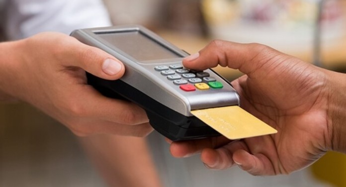 Cartão de crédito e valor mínimo: saiba por que exigência é ilegal Cartão de crédito e valor mínimo: saiba por que exigência é ilegal