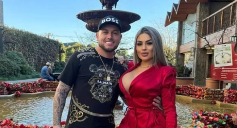 na foto, casal de influenciadores de Canoas