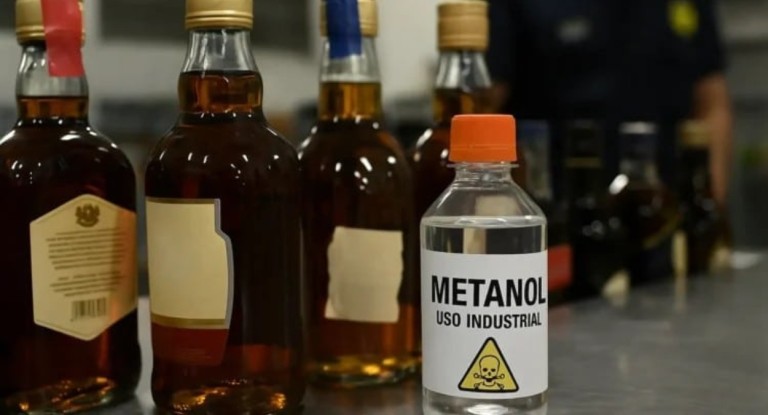 na foto, metanol com caso confirmado'