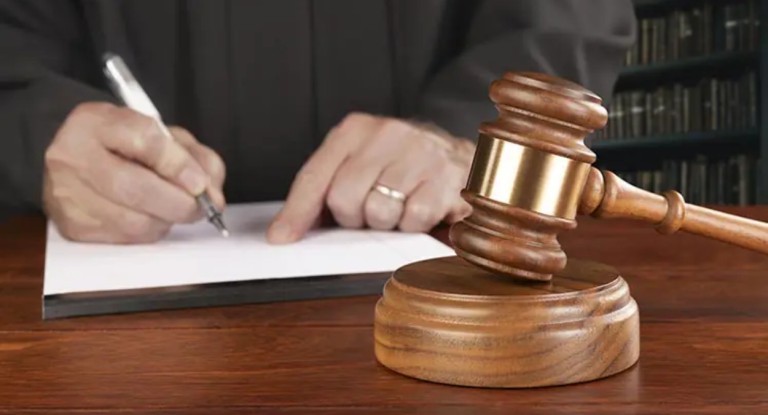 Consumidor pede indenização de R$ 15 mil por cobrança indevida de R$ 4