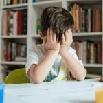 criança autista que sofreu maus tratos